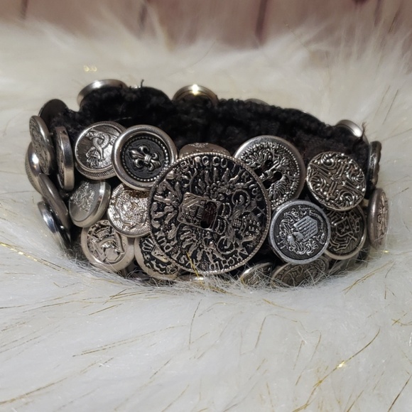 Handcrafted silver button bracelet - Picture 7 of 8